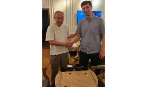 Посол Японии передал туркменскому шахматному клубу наборы для игры «го»