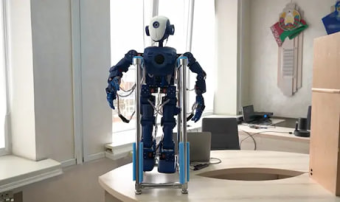 Минский школьник создал говорящего робота