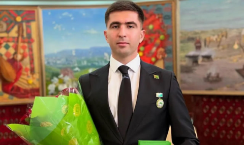Президент Туркменистана вручил награды представителям клуба «Аркадаг»