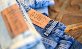 Туркменская компания «Ayna Denim» показывает джинсы и аксессуары из хлопка