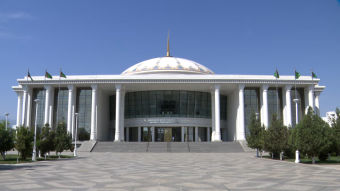 В туркменском музее открылась выставка «Почёт нашим героям»