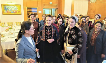 В Ашхабаде состоялся туркмено-китайский круглый стол «Женщина и общество»