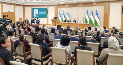 Книга Героя-Аркадага «Hakyda göwheri» издана на узбекском языке