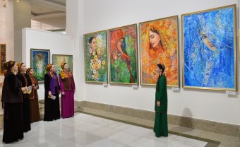 Выставка в Ашхабаде объединила работы туркменских и зарубежных художников