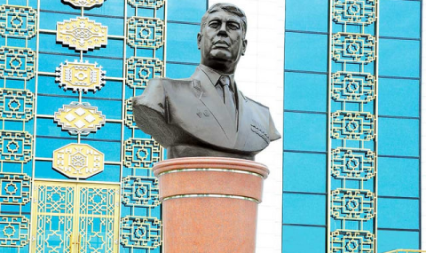 В Туркменистане почтили память педагога и офицера Мяликгулы Бердымухамедова