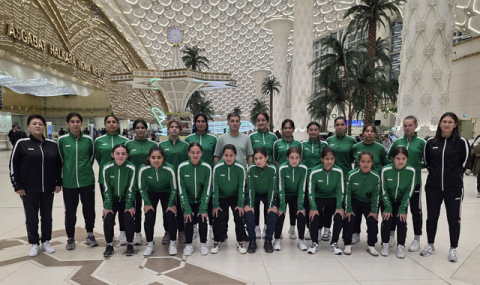 Туркменские футболистки U18 готовятся к матчам в Ташкенте