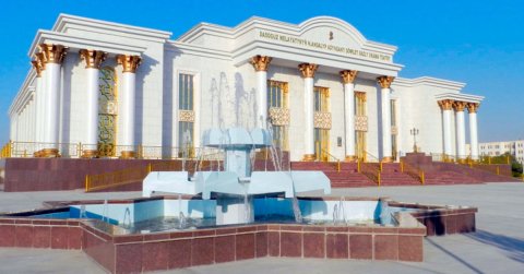 Коллектив Дашогузского театра пригласил на новогоднюю сказку