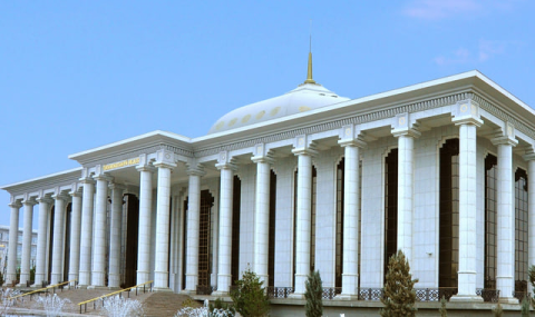 В Меджлисе Туркменистана рассмотрели вопросы развития законодательства