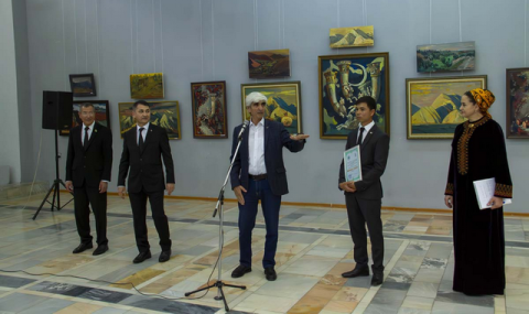 В Ашхабаде открылась персональная выставка художника Шагылыча Атаева