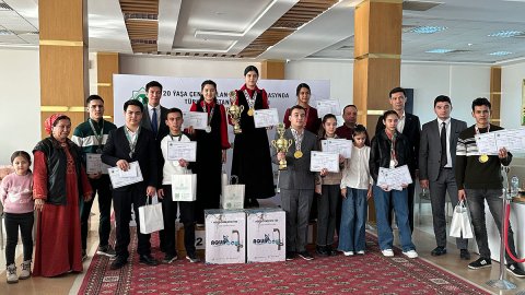 Соревнования по рапиду и блицу завершили чемпионат Туркменистана по шахматам