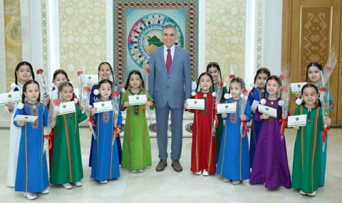 Герой-Аркадаг выступил с поздравлением по случаю Международного женского дня