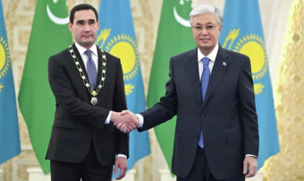 Президент Туркменистана получил высший орден Казахстана