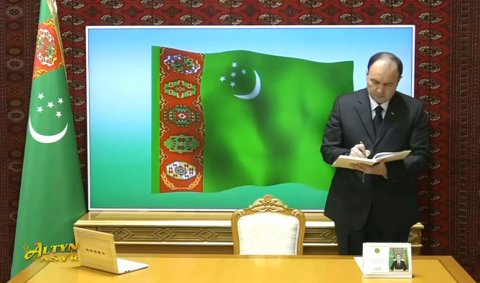  Президент Туркменистана одобрил укрепление базы ГК «Türkmennebit»