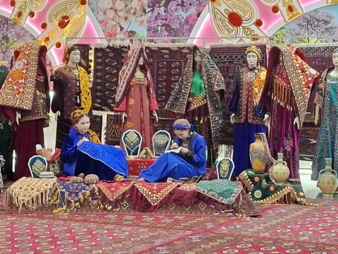 Туркменские мастерицы представили национальную вышивку на конкурсе в Ашхабаде 