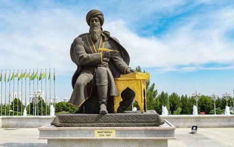 В Астане откроют памятник Махтумкули Фраги