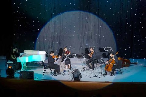 На сцене Ашхабадского киноконцертного центра «Watan» выступил музыкальный коллектив «Камерата Ашхабад»